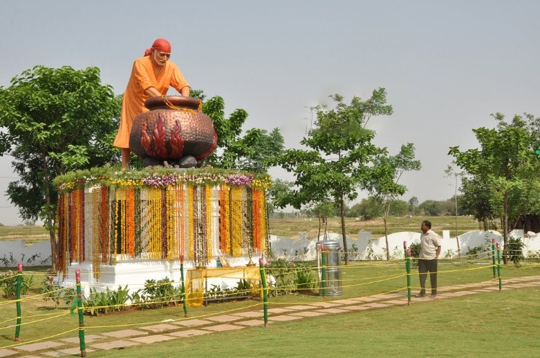 Pune Airport  to Shirdi Taxi 